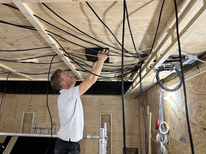 PMC SPEAKERS DOLBY ATMOS DEVON pmc speakers devon DOLBY ATMOS INSTALLATION