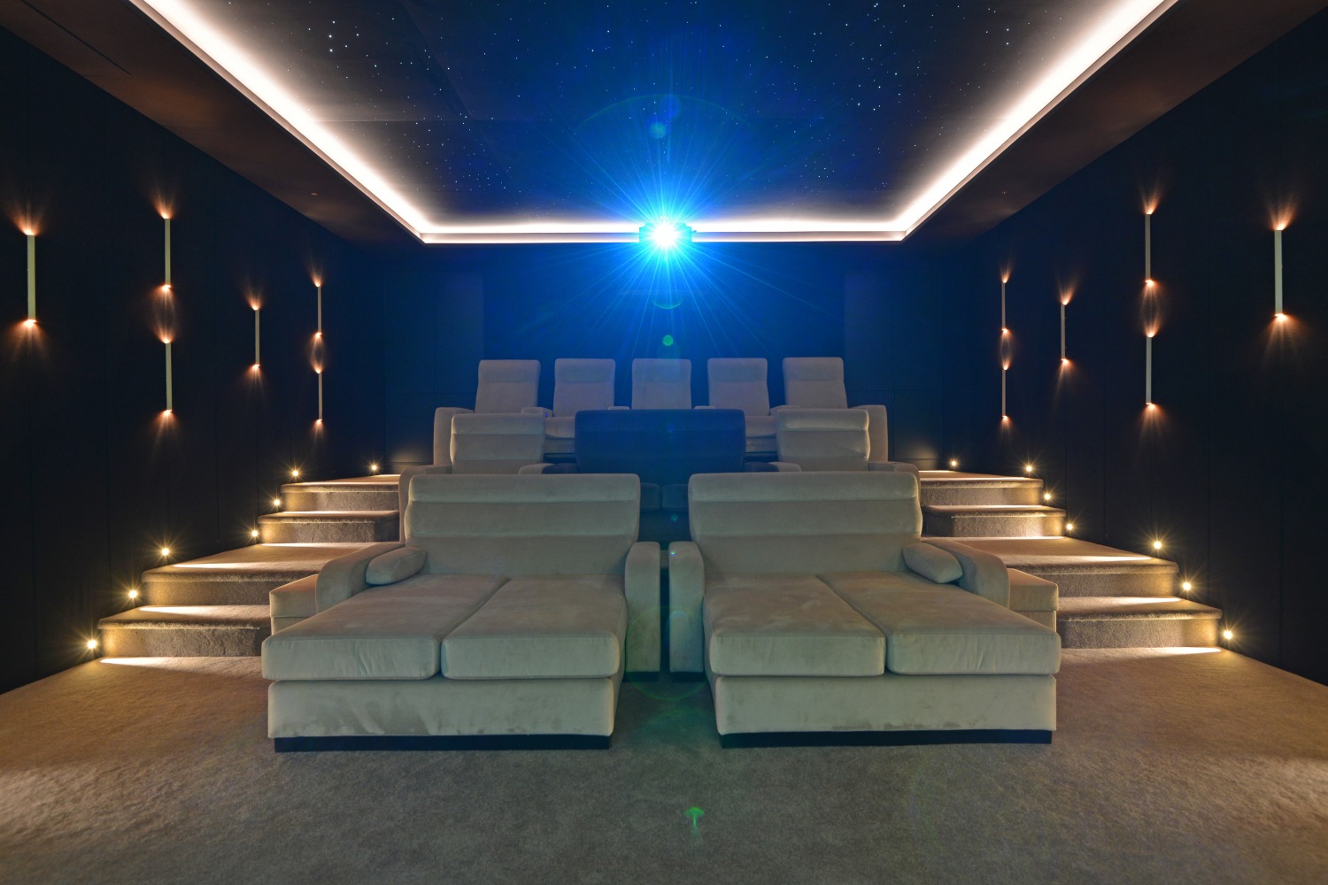 SONY 4K LASER PROJECTOR DEVON BESPOKE CINEMA 4K PROJECTOR DEVON