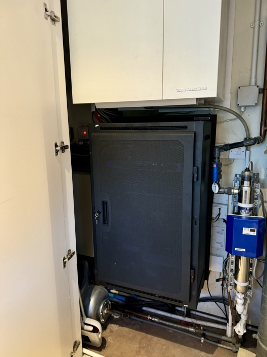 BESPOKE WALL MOUNTED RACK DEVON smart home lympstone devon